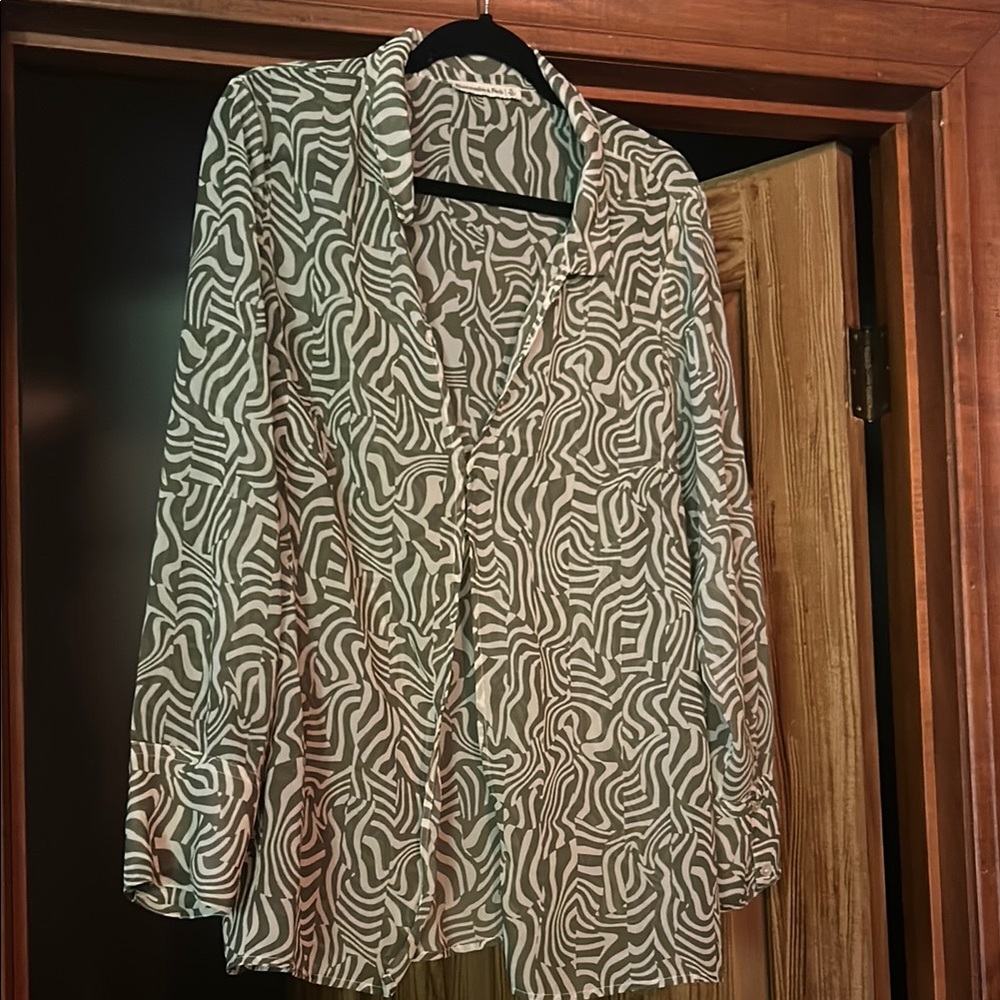 Abercrombie & Fitch Black and Gray Patterned Shirt